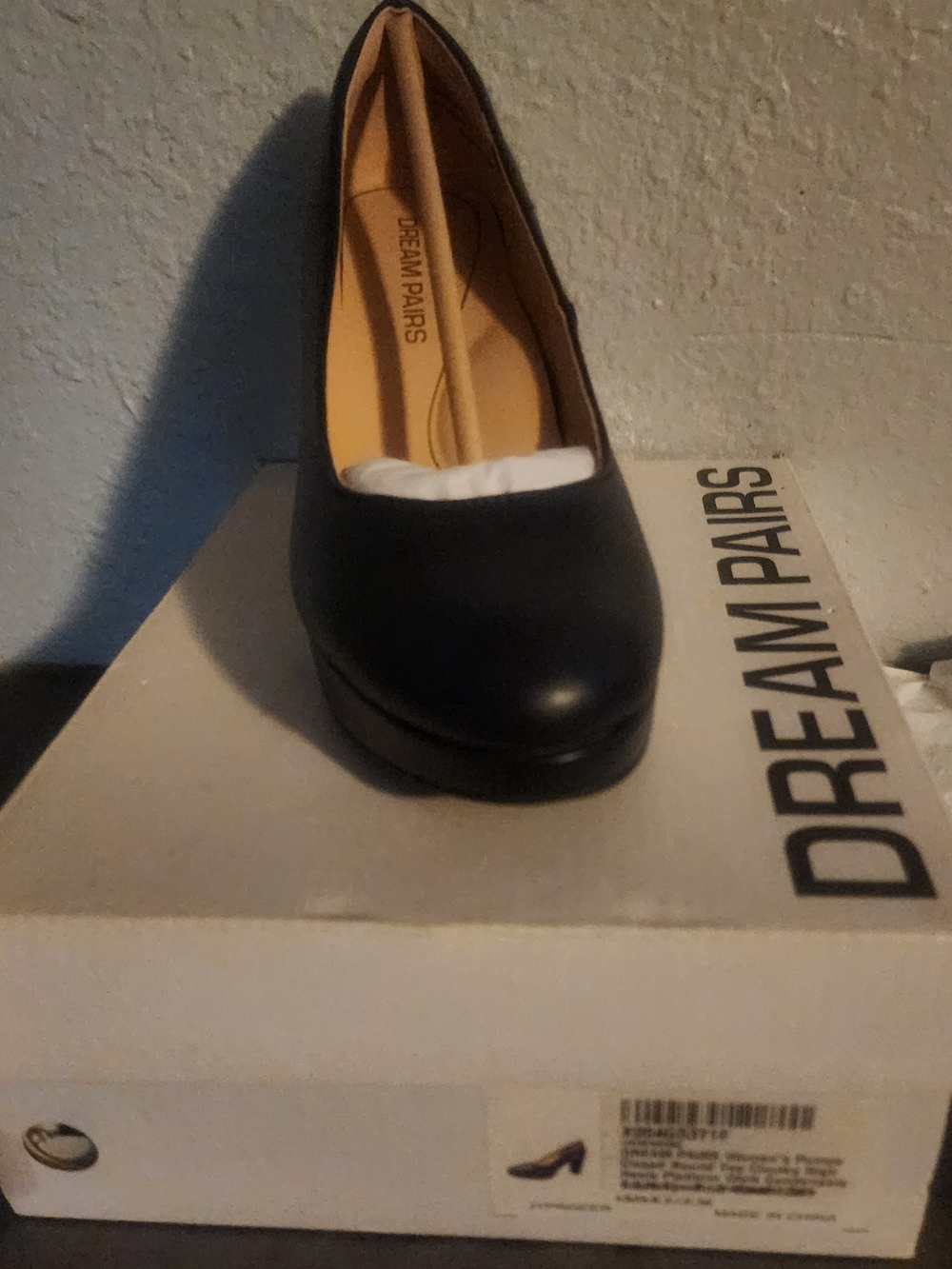 Dreamers Women's Black Round-Toe Heels